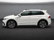 Volkswagen Tiguan 1.5 TSI 150pk DSG R-Line · Panoramadak · Camera · Trekhaak · Harman Kardon Sound  · Apple/Android Car Play · Keyless · Matrix LED · Stuur- & Stoelverwarming ·