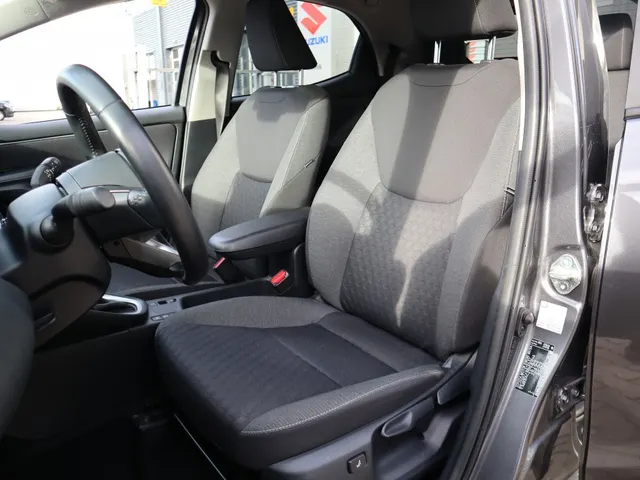 Toyota Yaris 1.5 Hybrid Dynamic Limited | Stoelverwarming | Parkeersensoren