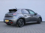 Peugeot 208 1.2 PureTech GT Pack | Stoelverwarming | Pano dak | Camera | Cruise adapt. | Dodehoek detectie | 17' LM | Navi | Clima | Leer/alcantara sportstoelen |