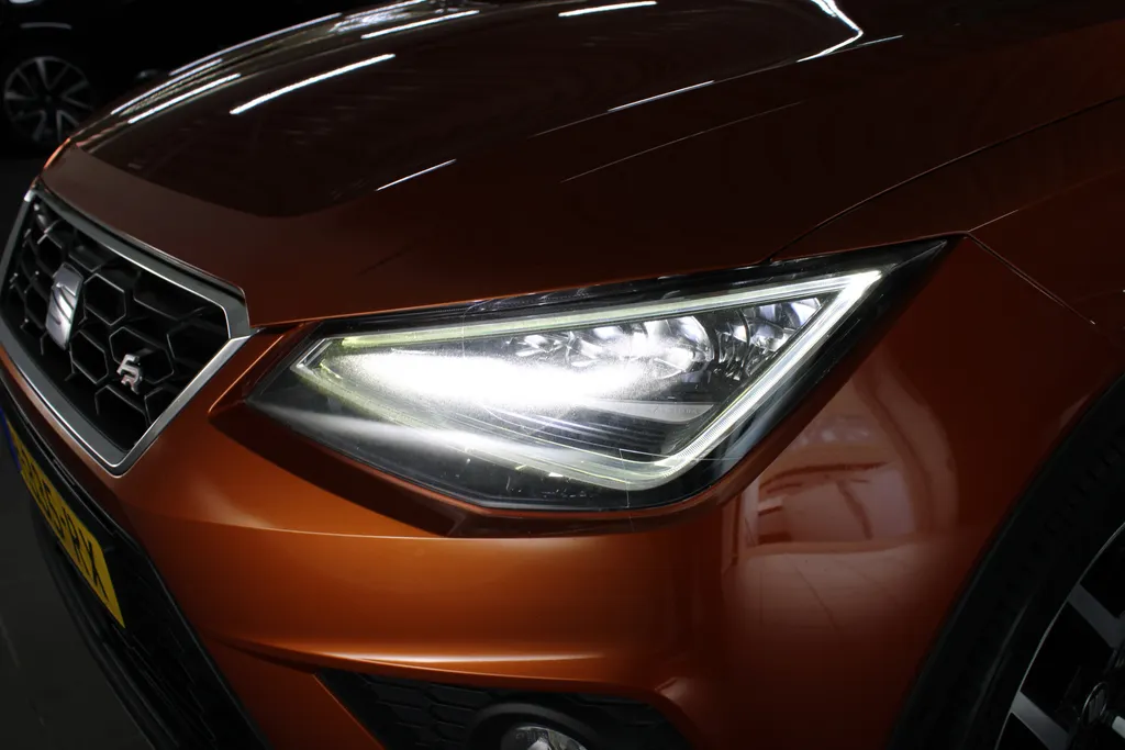 SEAT Arona 1.0 TSI FR Business Intense / 18'' LMV / FULL LED / CAMERA / KEYLESS /