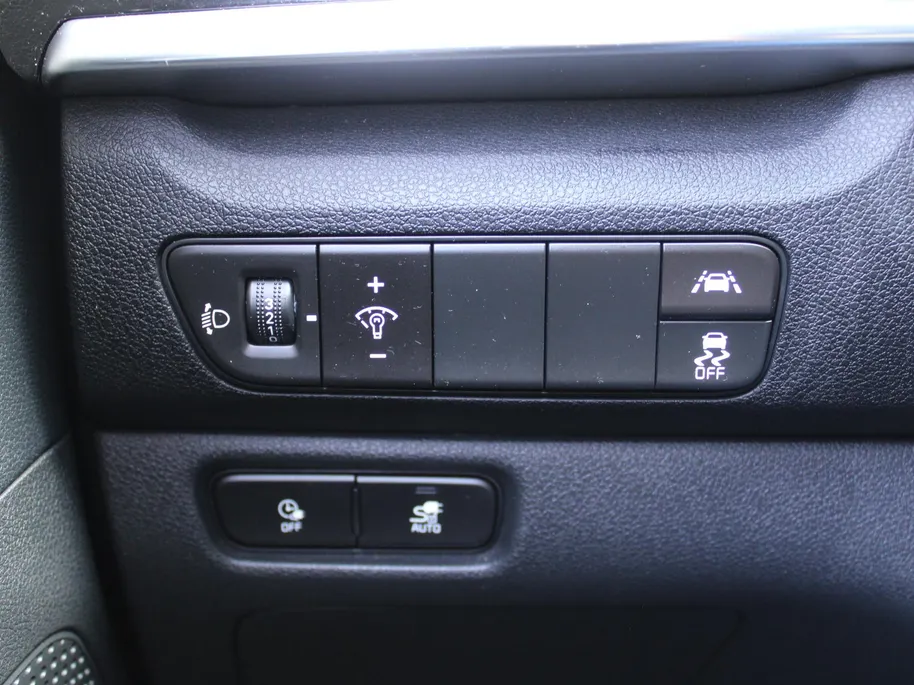 Kia e-Niro DynamicPlusLine 64 kWh | Schuif-/kantel dak | Cruise adapt.| Navi | 17' LM | Stuur-/stoelverwarming | Camera | Clima |