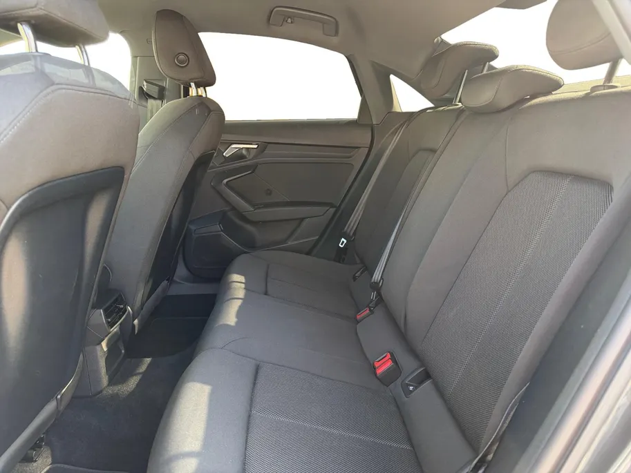 Audi A3 Limousine 30 TFSI Advanced edition | Automaat | Trekhaak | Cruise Control | All Season Banden | Climate Control | Verwarmbare Voorstoelen | Parkeersensoren Achter | Navigatie | Bovag Garantie