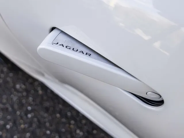 Jaguar F-TYPE P575 AWD R 75