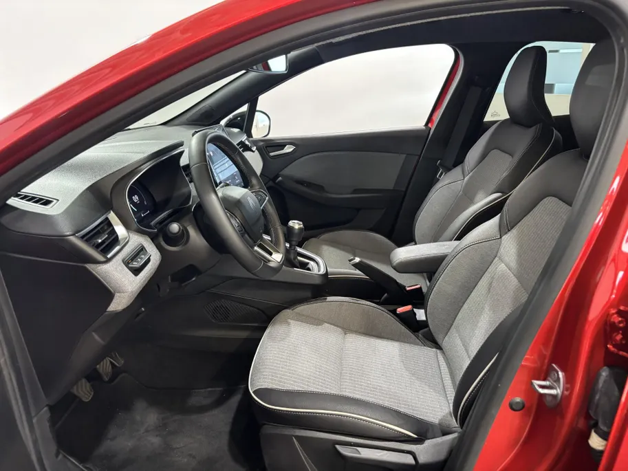 Renault Clio 90PK TCe GPF Techno | 9,3' Navi | Climate Control | Digital Cockpit | Camera | Parkeersensoren | Apple CarPlay/Android Auto | Full LED | Lichtemetalen Velgen | Licht & Regen Sensor |