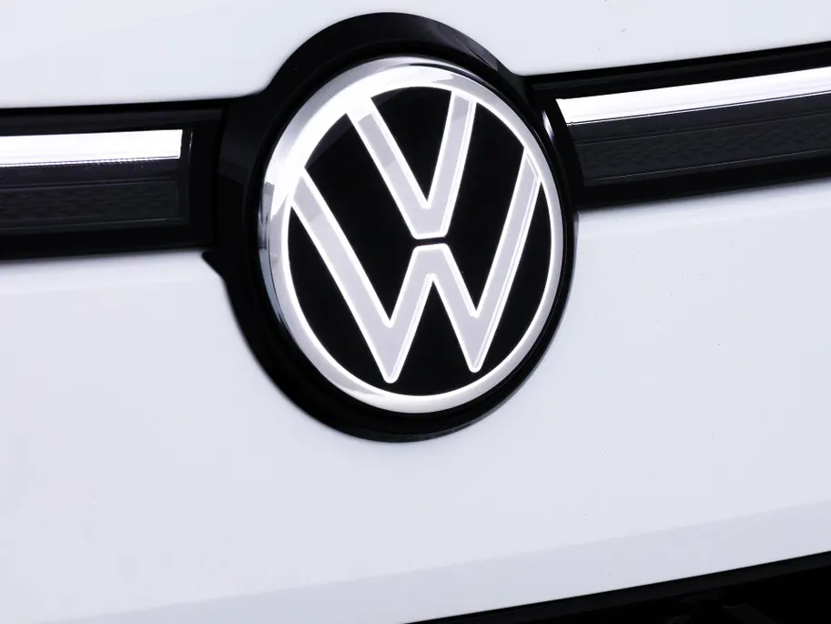 Volkswagen T-Roc R-Line First Edition 1.5 eTSI 150 PK 7 versn. DSG · Electrische achterklep · Achteruitrijcamera · Draadloze telefoonlader · Voorraad OUTLET · Prijs is inclusief inruilpremie ·