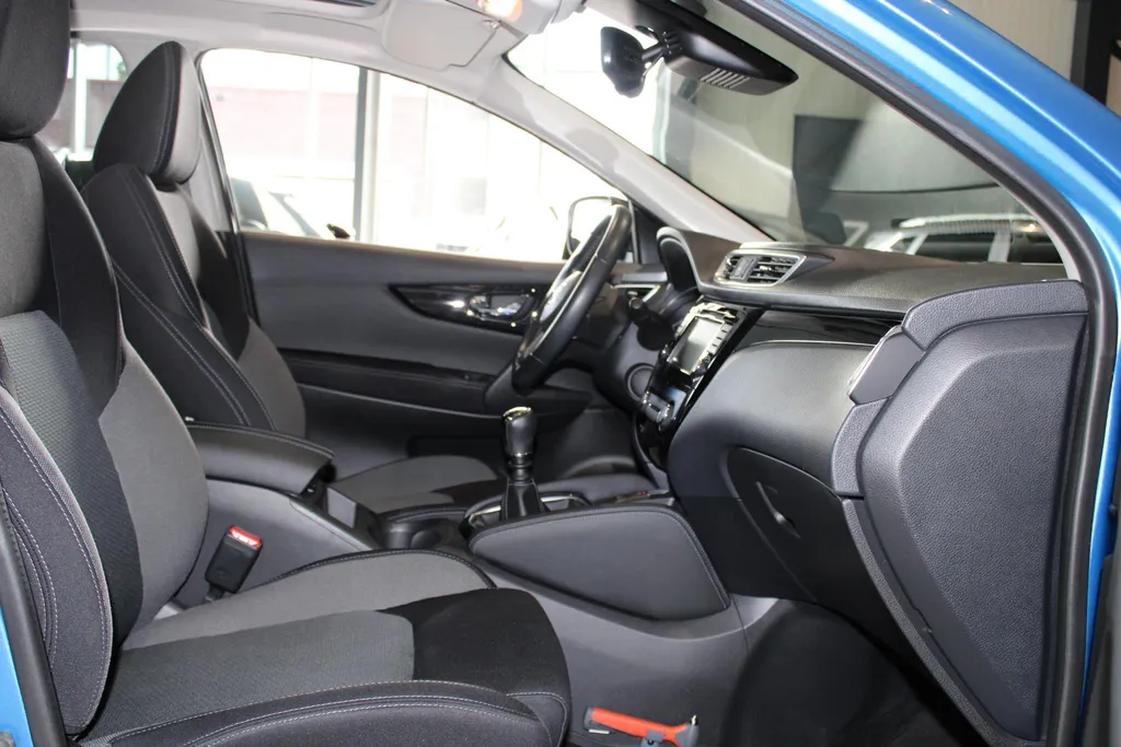 Nissan QASHQAI 1.3 DIG-T Design Edition | Trekhaak | Navigatie | 360grd camera | Zeer nette auto | pdc voor en achter | Climate controle | Cruise controle | Dealer onderhouden | I-key |