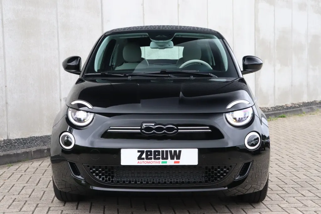 Fiat 500e Cabrio La Prima by Bocelli 42 kWh | JBL | Winter | Camera | 17' VERKOCHT