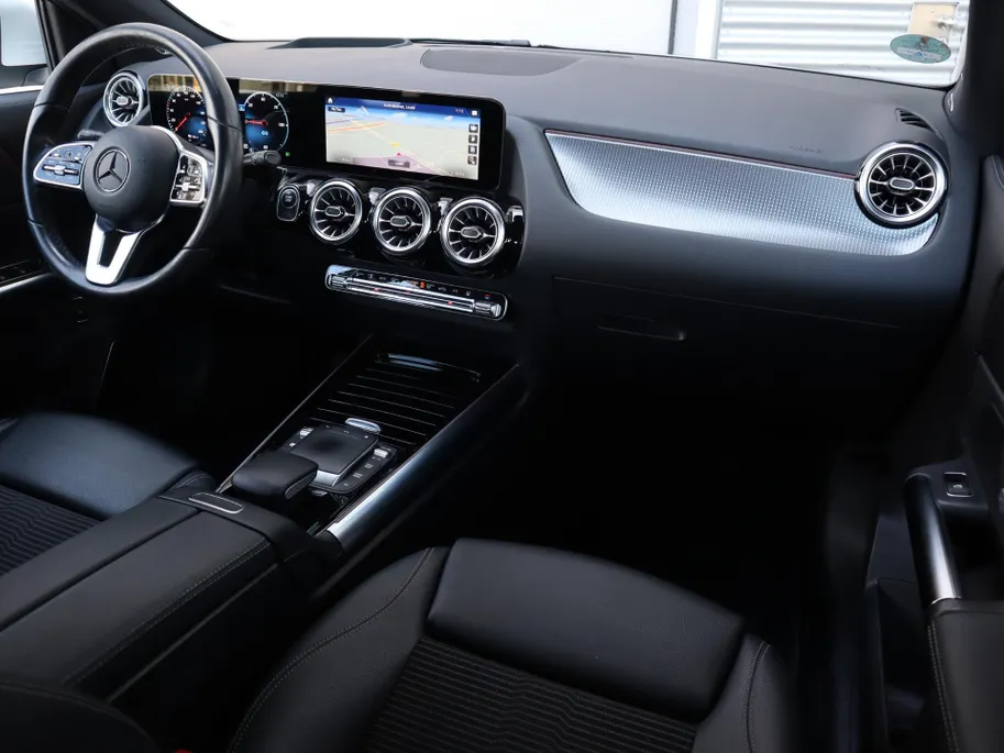 Mercedes-Benz EQA 250 Business Solution Luxury 67 kWh l Stoelverwarming l Achteruitrij camera l Ambiente lichtpakket l Memory