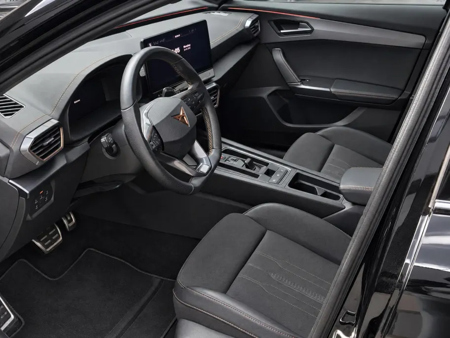 CUPRA Formentor 1.4 e-Hybrid VZ 245pk DSG Performance · Panoramadak · Inklap. Trekhaak · Camera · Keyless · Dodehoeksensor · Stuur- & Stoelverwarming ·