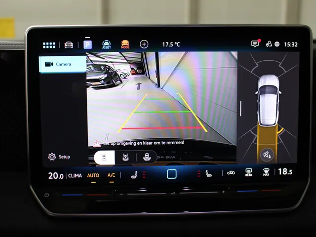 Volkswagen Tiguan 1.5 eTSI Automaat Navigatie | Trekhaak | Stoelverwarming | Lichtmetalen velgen