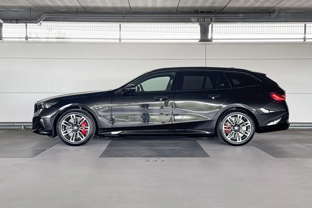BMW 5 Serie Touring 550e xDrive