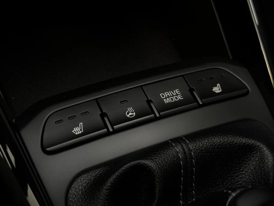 Kia Stonic 1.0 T-GDi MHEV DynamicPlusLine | Apple Carplay / Android Auto | Navigatiesysteem | Stoel + Stuurverwarming | Licht + Regensensor | Parkeersensoren + Camera Achter | Cruise Control | 16' Lichtmetalen Velgen