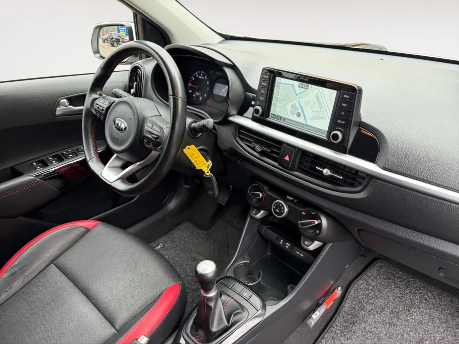 Kia Picanto 1.0 MPi GT-Line Edition Apple Carplay/Android Auto , navi , cruise , lm velgen , tel , camera , usb , sport stoelen , super mooie uitvoering . auto is voorzien van een nieuwe koppeling