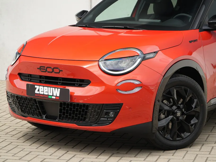 Fiat 600e Sport 54 kWh | Carplay | Camera | Winter | 18'