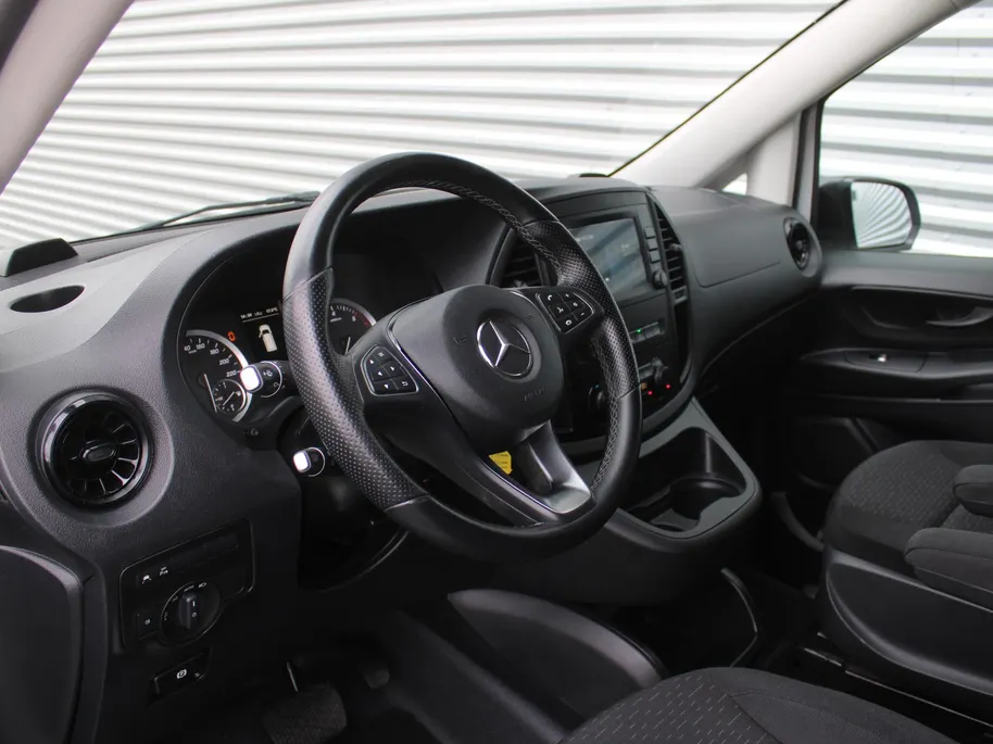 Mercedes-Benz Vito 119 CDI | Trekhaak | Camera | PDC  | 19' LM | Clima | Dodehoekdetectie | Comfortstoelen | LED | Automaat | Zeer nette bus |