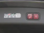 Mercedes-Benz GLC 300e 4MATIC AMG Line | 360 Camera | Schuifdak | Cruise adapt. | 20' LM | HUD | Treeplanken | Dodehoek detectie | Stoelverwarming + geheugen | BTW auto |
