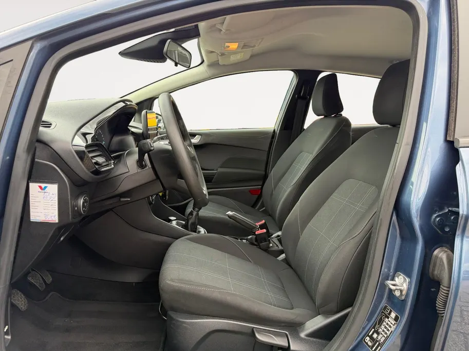 Ford Fiesta 1.1 Trend | Trekhaak | All Season Banden | Parkeersensoren Achter | Navigatie | Cruise Control | Voorruitverwarming | Airco | Apple Carplay & Android Auto | Bovag Garantie