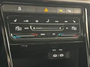 Volkswagen T-Roc 1.5 TSI R-Line DSG Automaat | IQ Light | Elektrische Achterklep | Winterpakket