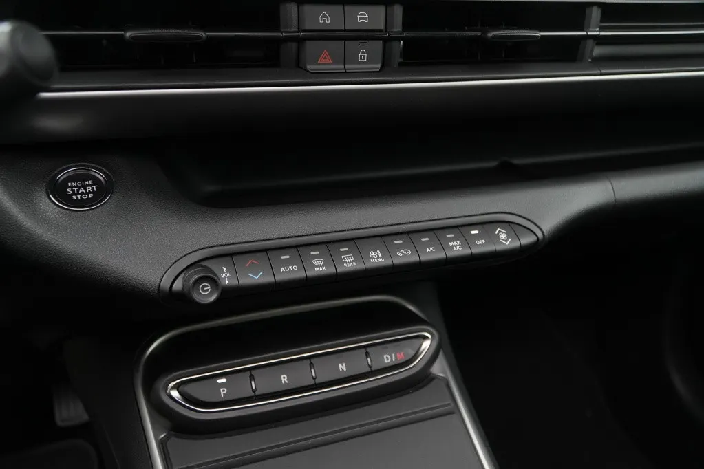 Jeep Avenger 1.2 e-Hybrid Summit | Pano | Navi | JBL | Camera | Winter | 18'