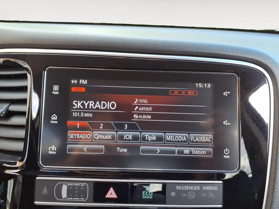 Mitsubishi Outlander 2.4 PHEV Pure Apple Carplay/Android Auto , electronic climate controle , cruise control , kunstlederen bekleding , lichtmetalen velgen 16' , voorstoelen verwarmd