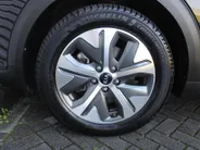 Kia e-Niro ExecutiveLine 64 kWh | Trekhaak | Stuur-/stoelverwarming + ventilatie | Leer | 17' LM | Cruise adapt. | Dodehoek detectie | LED | JBL audio |