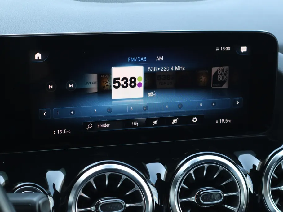 Mercedes-Benz GLA 250 e AMG Line l Keyless l Achteruitrij camera l Stoelverwarming