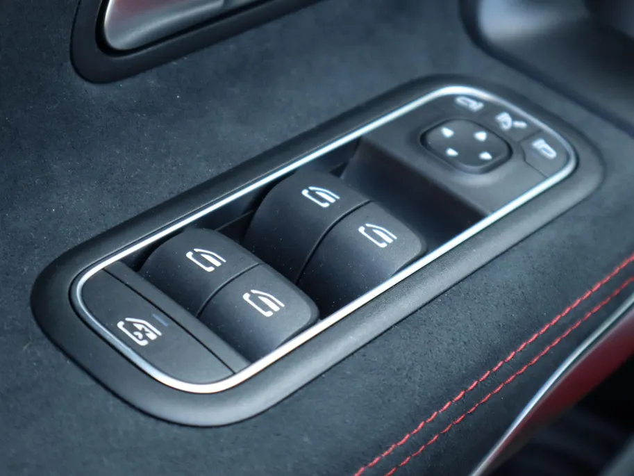 Mercedes-Benz A-Klasse 180 Business Solution AMG l Panorama dak l Keyless l AMG Line l