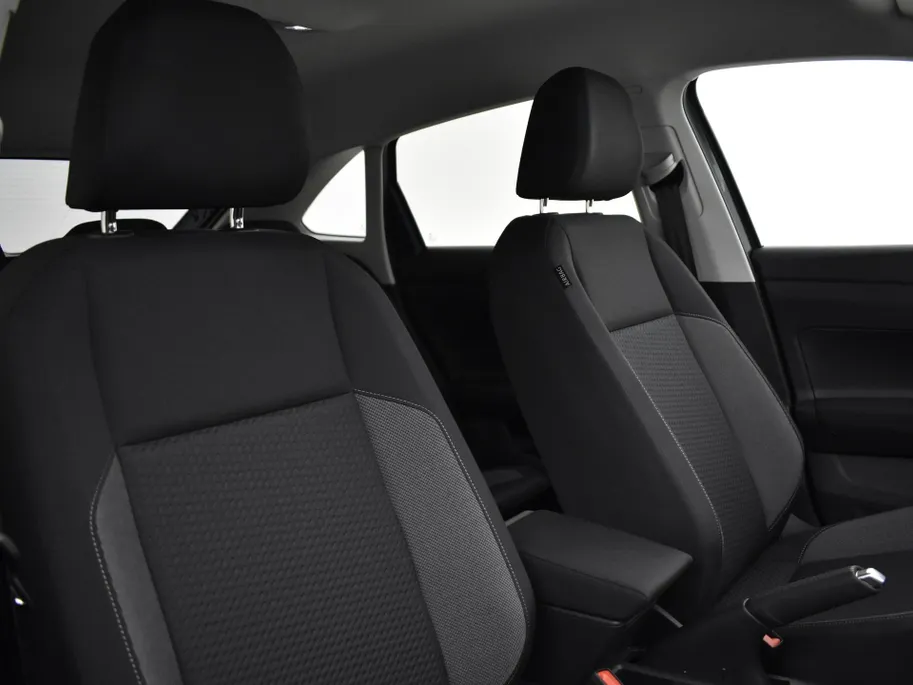 Volkswagen Taigo Life Edition 1.0 TSI 95 pk 5 versn. Hand · Camera · Apple/Android Car Play · P-Sensoren · Airco · 17'' Inch · Garantie t/m 23-10-2029 of 100.000km