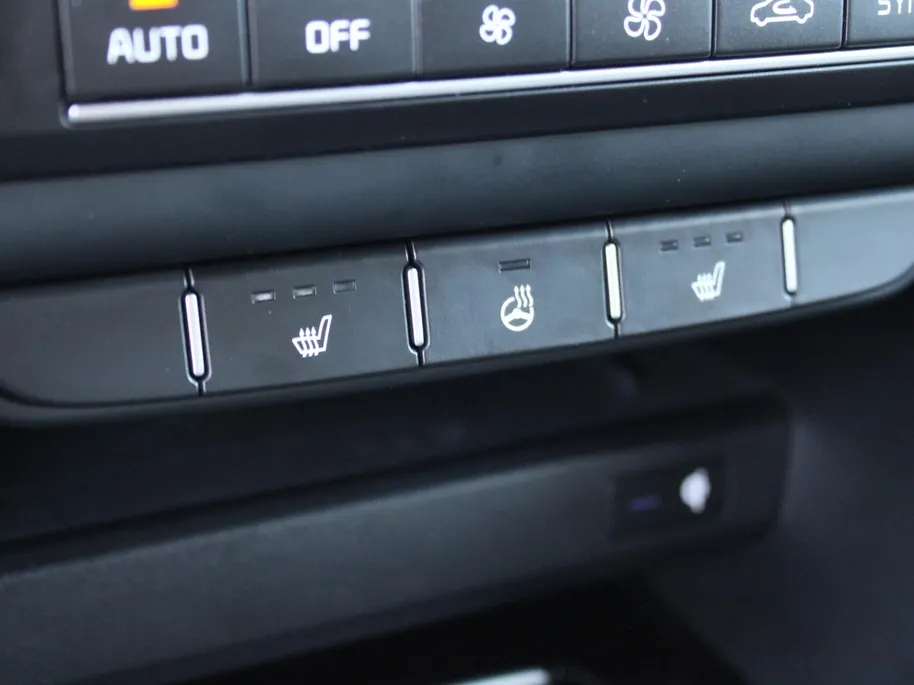 Kia Ceed 1.0 T-GDi DynamicPlusLine | Stuur-/stoelverwarming | Camera | Draadloos laden | LED | Dodehoek detectie | 16' LM |