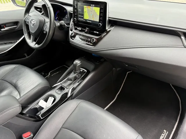 Toyota Corolla 1.8 Hybrid Executive | Leer | All Seasons