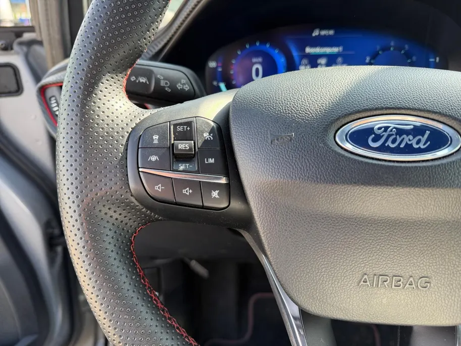 Ford Puma 1.0 EcoBoost Hybrid ST-Line X | Automaat | Trekhaak | Parkeersensoren voor en achter | Achteruitrijcamera | Adapt. Cruise control | BLIS | B&O | Draadloos opladen mobiel | 19' lichtmetalen velgen | Navigatie | Apple carplay & Android auto | Bovag garantie