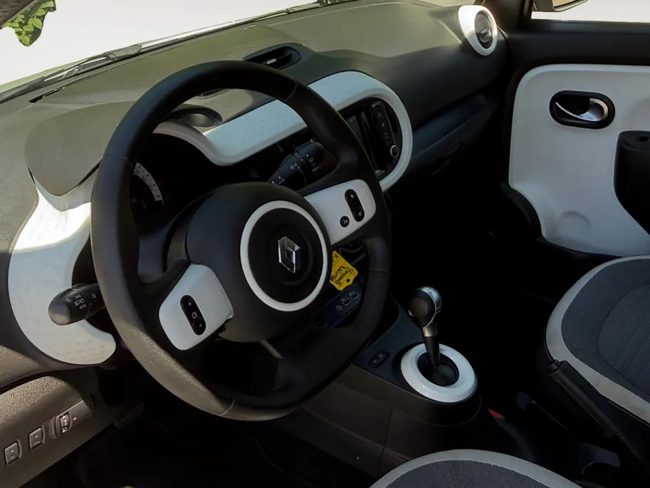 Renault Twingo Z.E. R80 E-Tech Equilibre 22 kWh Apple Carplay/Android Auto , parkeersensor achter  , airco (automatisch) , usb , tel , multimedia scherm klein .