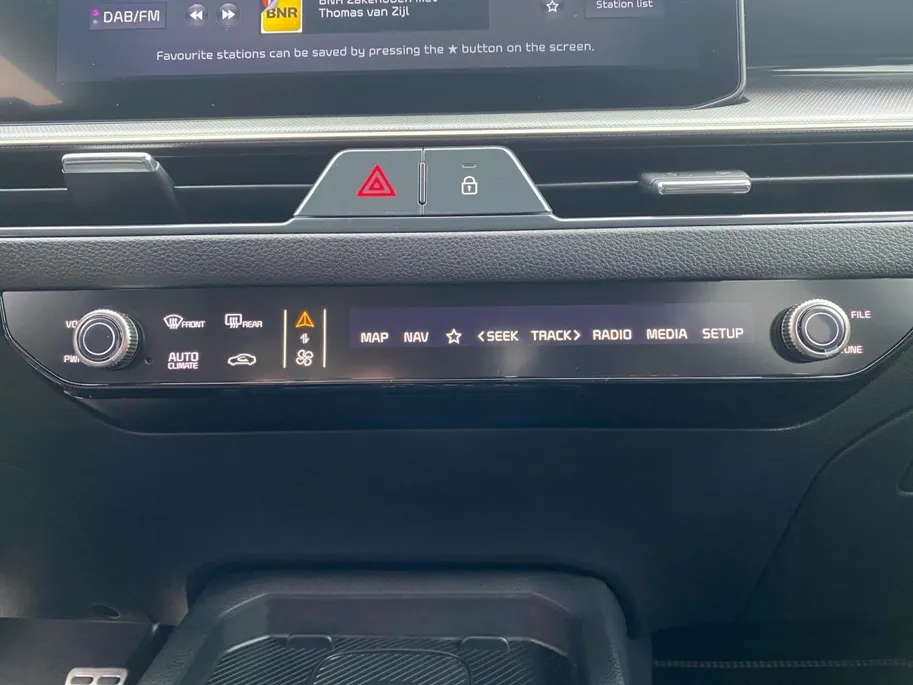 Kia Stonic 1.0 T-GDi MHEV GT-Line | Navigatie | Schuif/kantel dak | Stoel + Stuurverwarming | Cruise control | LM-Velgen | GT-Line