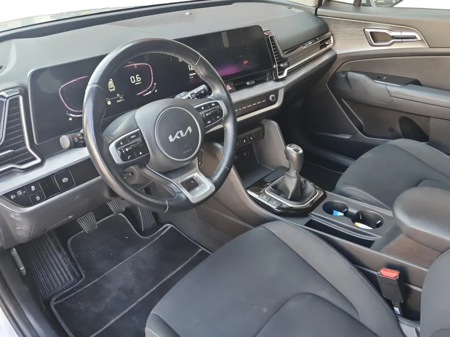Kia Sportage 1.6T MHEV DynamicLine Edition | Stoel en stuurverwarming | Camera | Navigatie | Apple Carplay / Android Auto | Climate control |