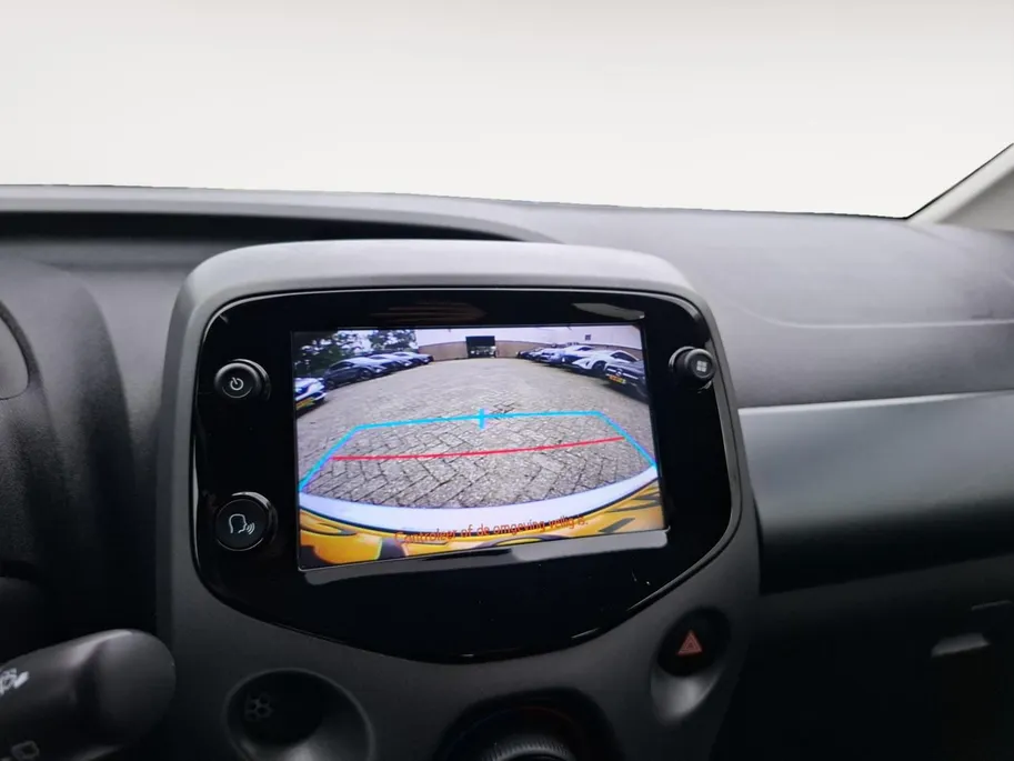 Toyota Aygo 1.0 VVT-i x-play | ACHTERUITRIJCAMERA | 5 DEURS | TELEFOON | AIRCO | ELEKTRISCHE RAMEN |