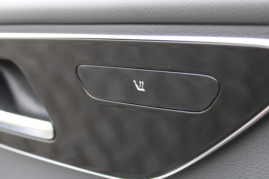 Mercedes-Benz C-Klasse Estate 180 Business Line | Stoelverwarming | Camera | Elek. stoelverstelling + achterklep | Draaloze telefoonlader | 17” LM | LED | Clima | Navi |