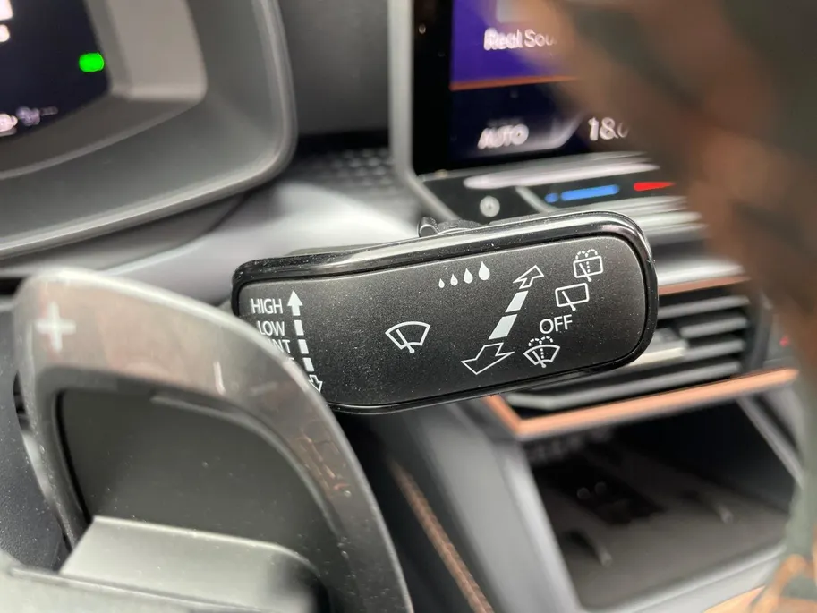 CUPRA Formentor 1.5 TSI e-Hybrid Business *NIEUW*Navi+Camera*Schuif/kanteldak*Adapt Cruise Control*Winter Pack*Trekhaak*Elekt.achterklep*Vol opties!