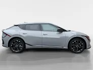 Kia EV6 GT-Line 84 kWh Panoramisch schuif-/kanteldak | Verwarmbare en geventileerde stoelen | V2L | Meridian Premium Sound System | 360 camera | Metallic lak | Fabrieksgarantie t/m 11-04-2033 + 3x 1 jaar* | NAP