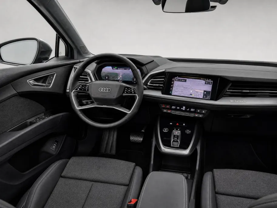 Audi Q4 Q4 S edition performance 82 kWh 286 PK · Glazen panoramdak · Trekhaak elek. wegklapbaar · Optiekpakket zwart