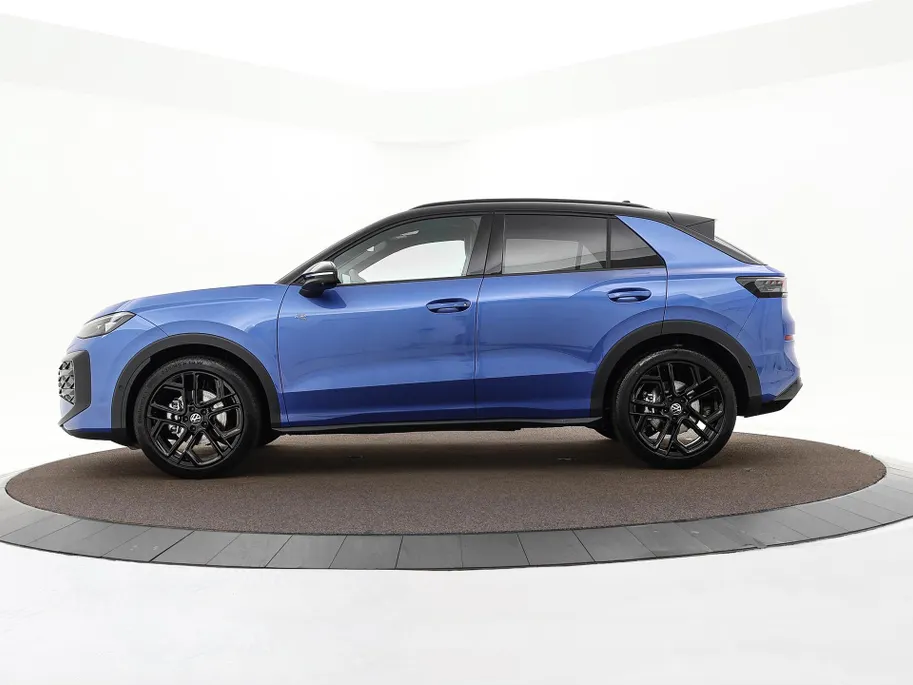 Volkswagen T-Roc R-Line First Edition 1.5 eTSI 150 PK 6 versn. DSG · Assistance Pakket · Multimedia Pakket · Park & Comfort Pakket · Voorraad OUTLET · Prijs is inclusief inruilpremie ·