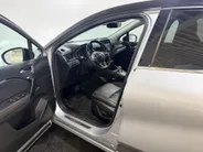Renault Captur 130PK TCe Initiale Paris Automaat | 360 Camera | Cruise Control Adaptief | Parkeersensoren | Stoel & Stuurwiel Verwarming | Climate Control | Licht & Regen Sensor | Dodehoek Detectie |