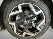 Volkswagen Golf 1.5 eTSI 150pk DSG R-Line · Apple/Android Car Play · Trekhaak ·  Camera + Parkeersensoren · Stoelverwarming · Garantie t/m 24-09-2030 of 100000km.