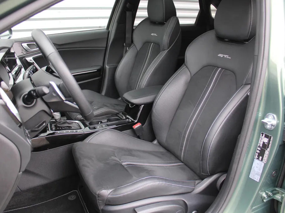 Kia Ceed 1.5 T-GDi GT-Line | Stuur-/stoelverwarming | Schuifdak | Cruise adapt. | Camera | 17' LM | LED | Dodehoek sensor | Draadloze lader |