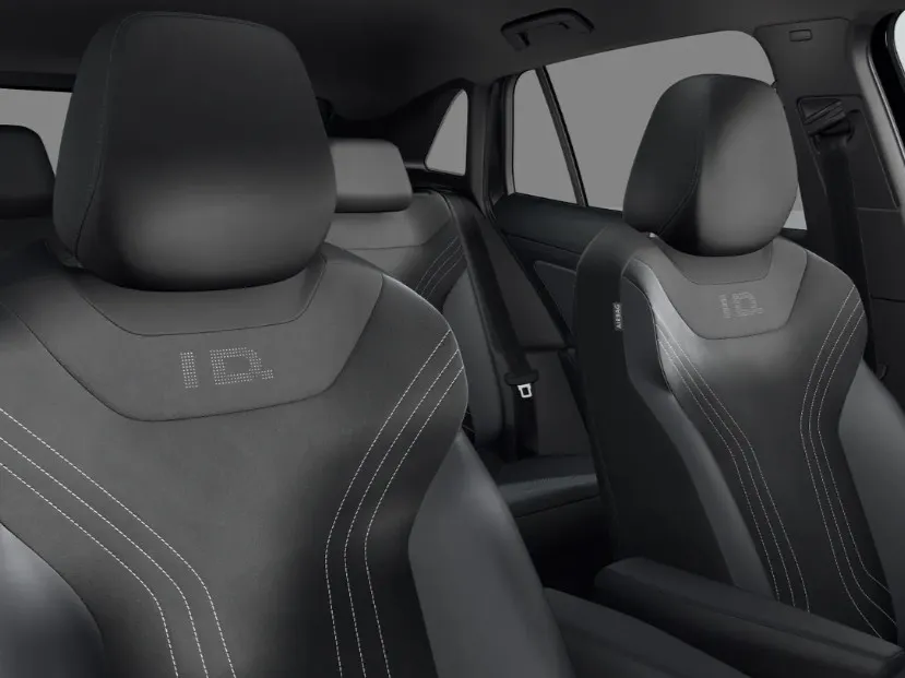Volkswagen ID.4 Limited Edition 58 kWh accu 190 PK · Trekhaak, elektrisch uitklapbaar · Achteruitrijcamera · Draadloze telefoonlader ·