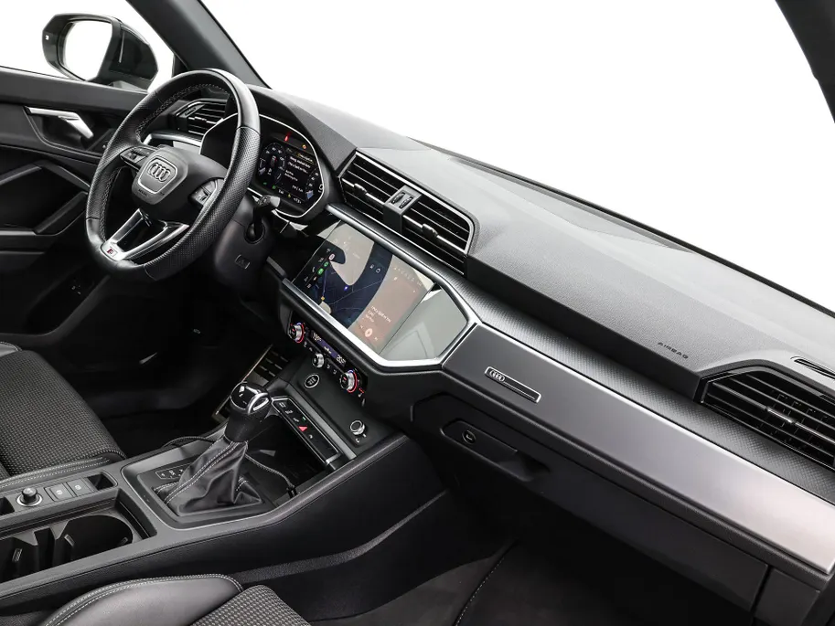 Audi Q3 45 TFSIe 245pk S-tronic Advanced Edition · SOH 92,5% · Camera · Apple/Android Car Play · S line interieur · P-Sensoren · Elek. Achterklep · 18'' Inch · Stoelverwarming ·