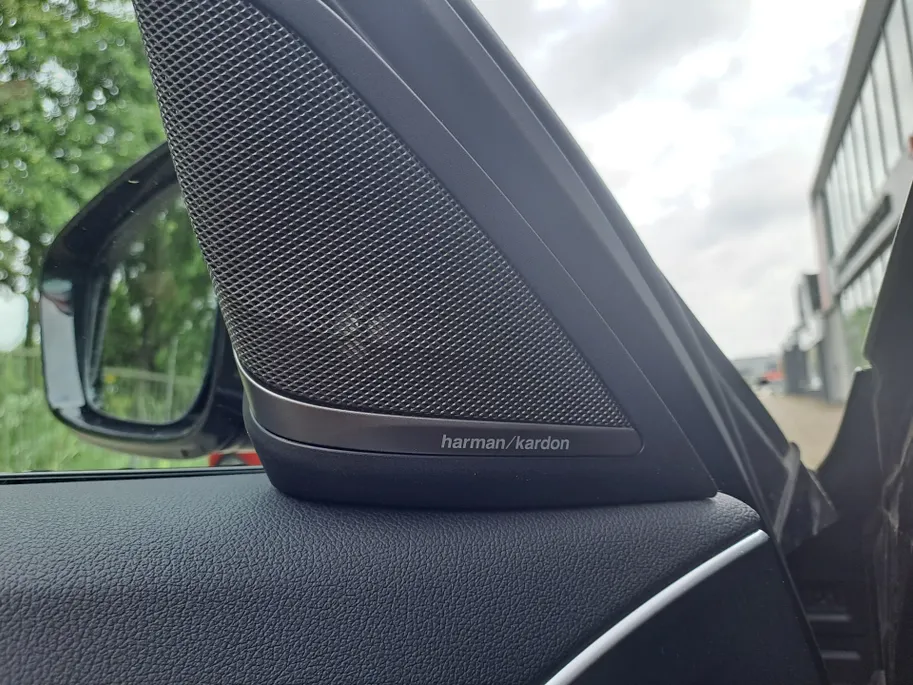 BMW 5 Serie Touring 530e xDrive M SPORT | Pano | Harman Kardon | 360 Camera | Head up | Elektrisch Wegklapbare Trekhaak | Voorstoelen verwarmd | Navigatie | Apple Carplay/Android Auto | Leer