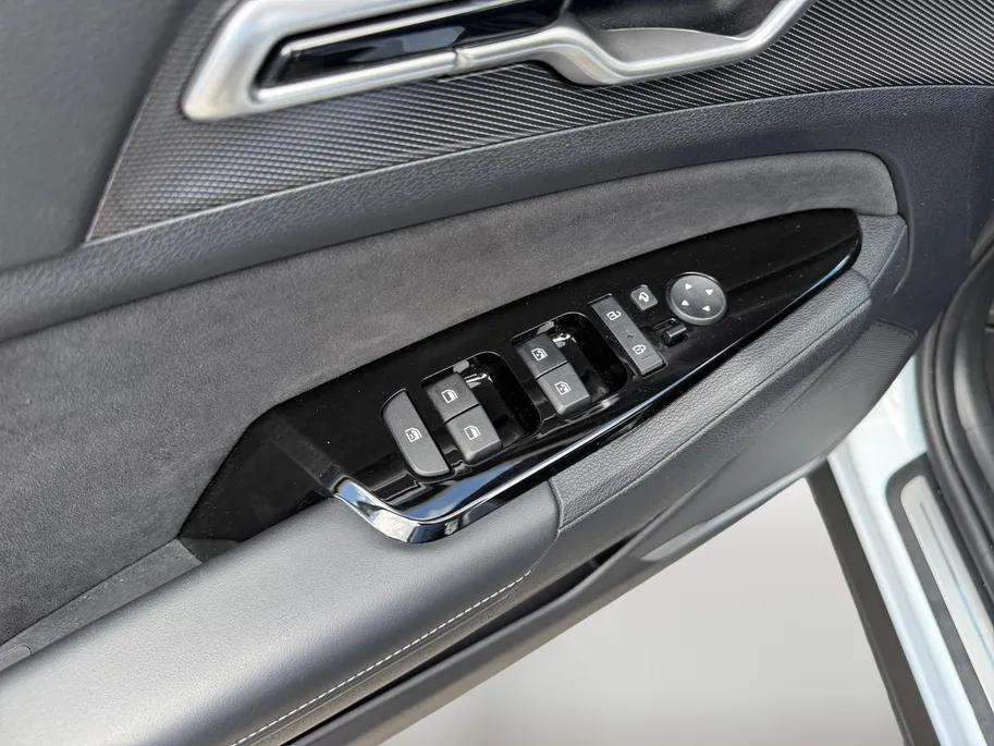 Kia Sportage 1.6 T-GDi Plug-in Hybrid AWD GT-Line Origineel Nederlands | Dealer onderhouden| Resterende fabrieksgarantie | Stoelverwarming + stuurverwarming | Schuifkanteldak |