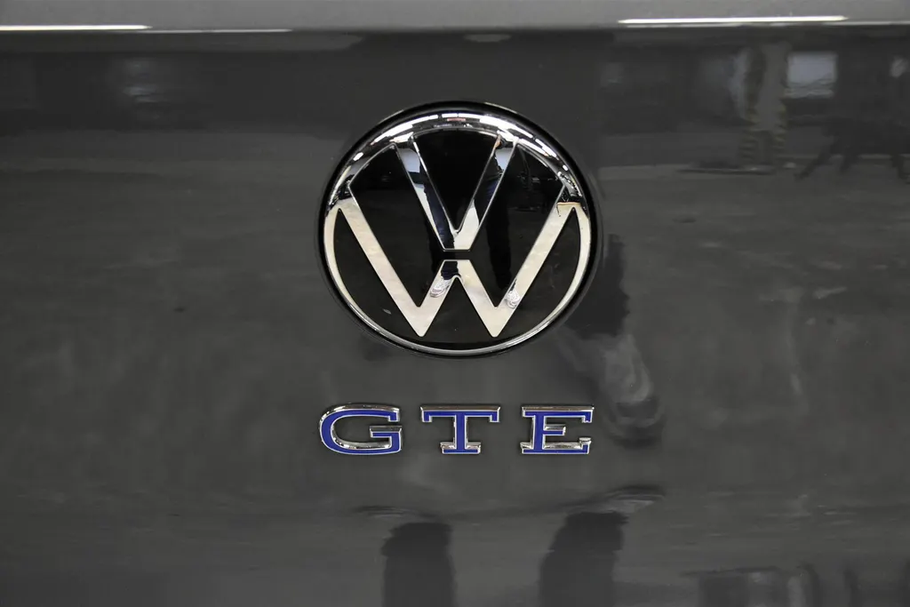 Volkswagen Golf 1.5 eHybrid GTE | Panoramadak | 360° Camera | Navigatie