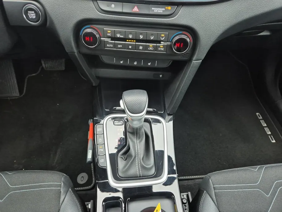 Kia Ceed 1.0 T-GDi MHEV Design Edition Automaat | Navi | Climate Control | Camera | LM Velgen | Stoelverwarming-/Stuurverwarming | Apple Carplay & Android Auto
