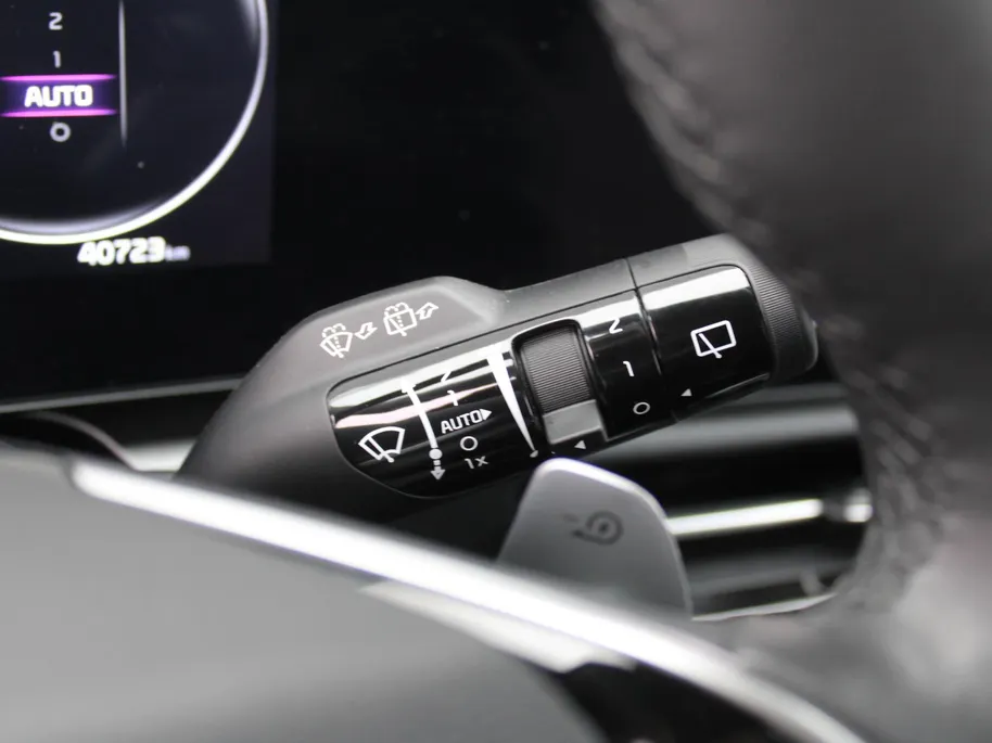 Kia Niro EV Edition Advanced 64.8 kWh | Stuur-/stoelverwarming | Elektr. stoelverstelling | Camera | Cruise adapt. | 17'LM | Clima | 17% bijtelling |